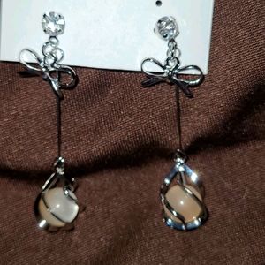 Women's earrings